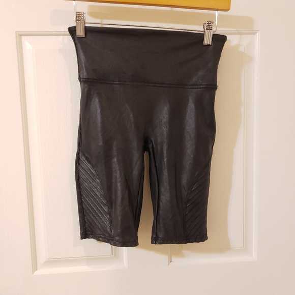 Spanx Faux Leather Moto Shorts - Size Medium - Picture 1 of 7
